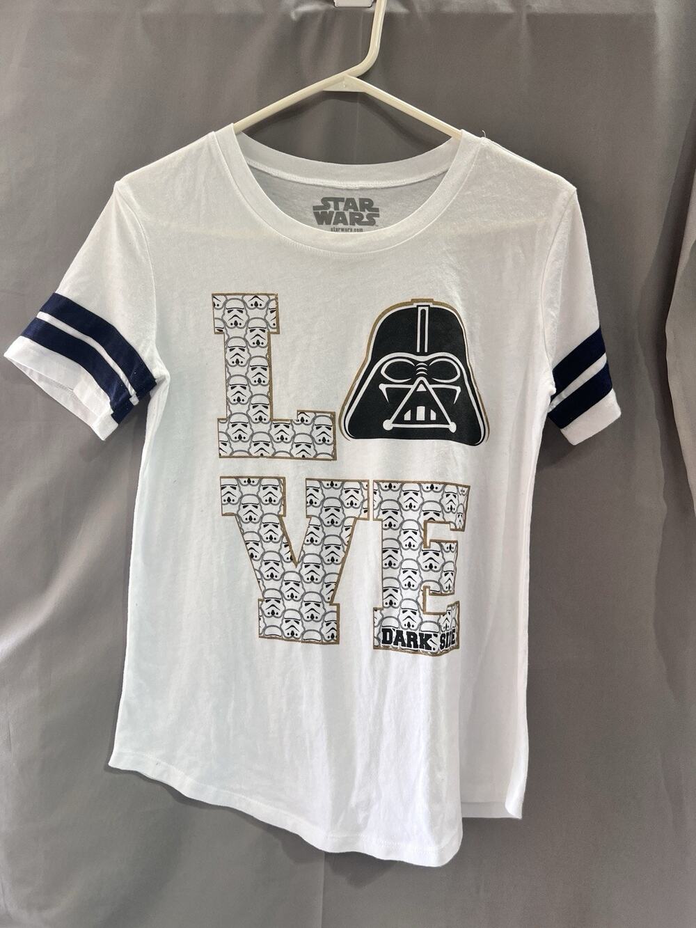 white Star Wars graphic t-shirt featuring a "LOVE" Size S TG2117 Disney Casual